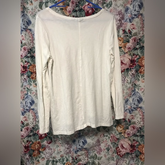 Plain white long sleeve, missing yak but fits like medium - Picture 4 of 4